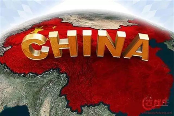 时尚情报|LVMH与香奈儿罕见联手,明年流行色柔和桃